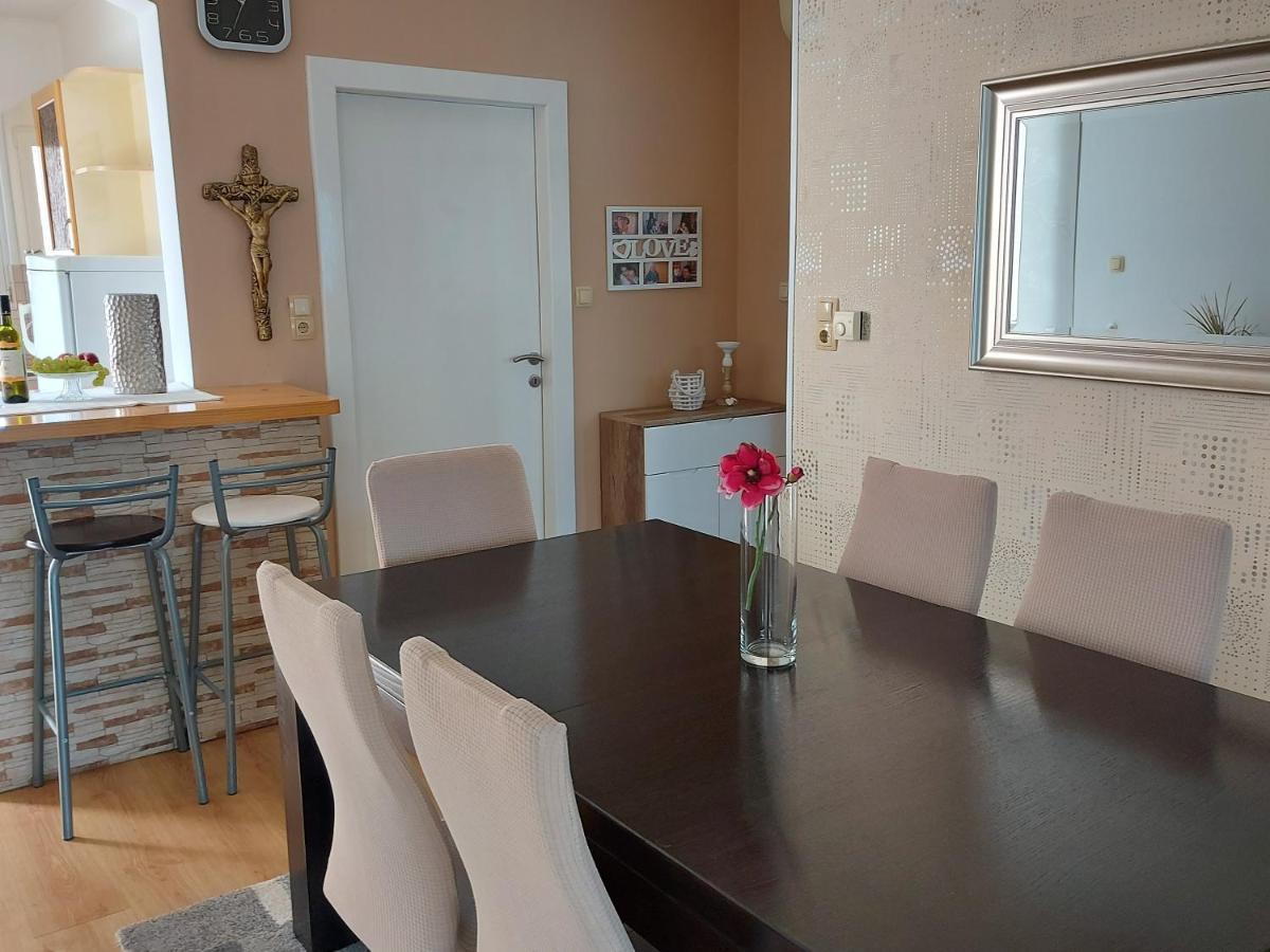 Apartman Larisa Apartment Kampor Exterior photo