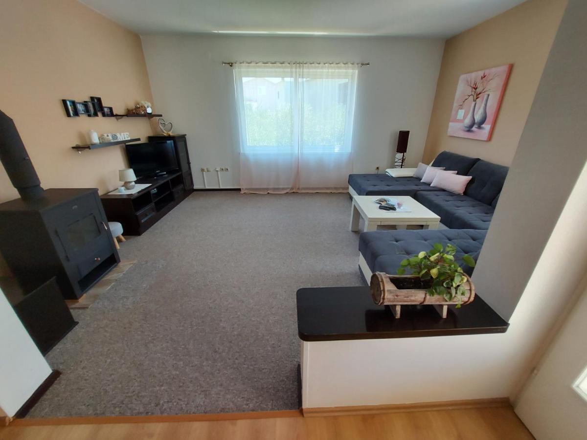 Apartman Larisa Apartment Kampor Exterior photo