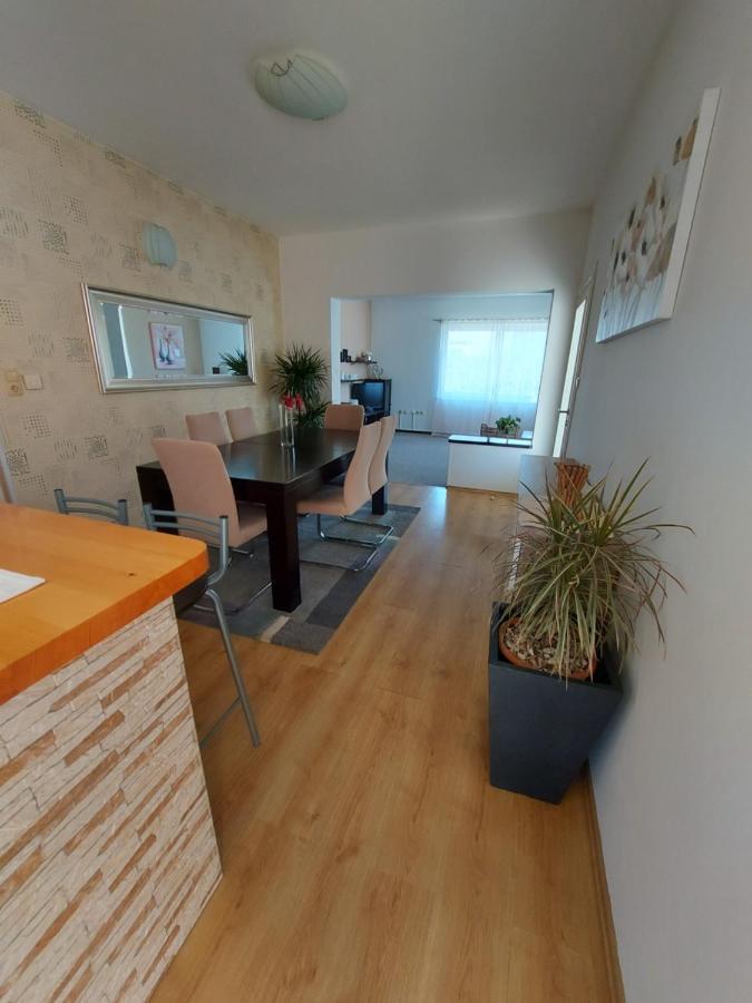 Apartman Larisa Apartment Kampor Exterior photo