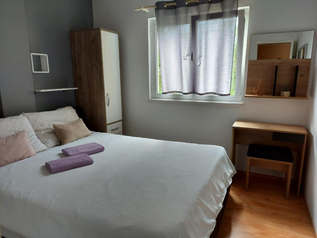 Apartman Larisa Apartment Kampor Exterior photo