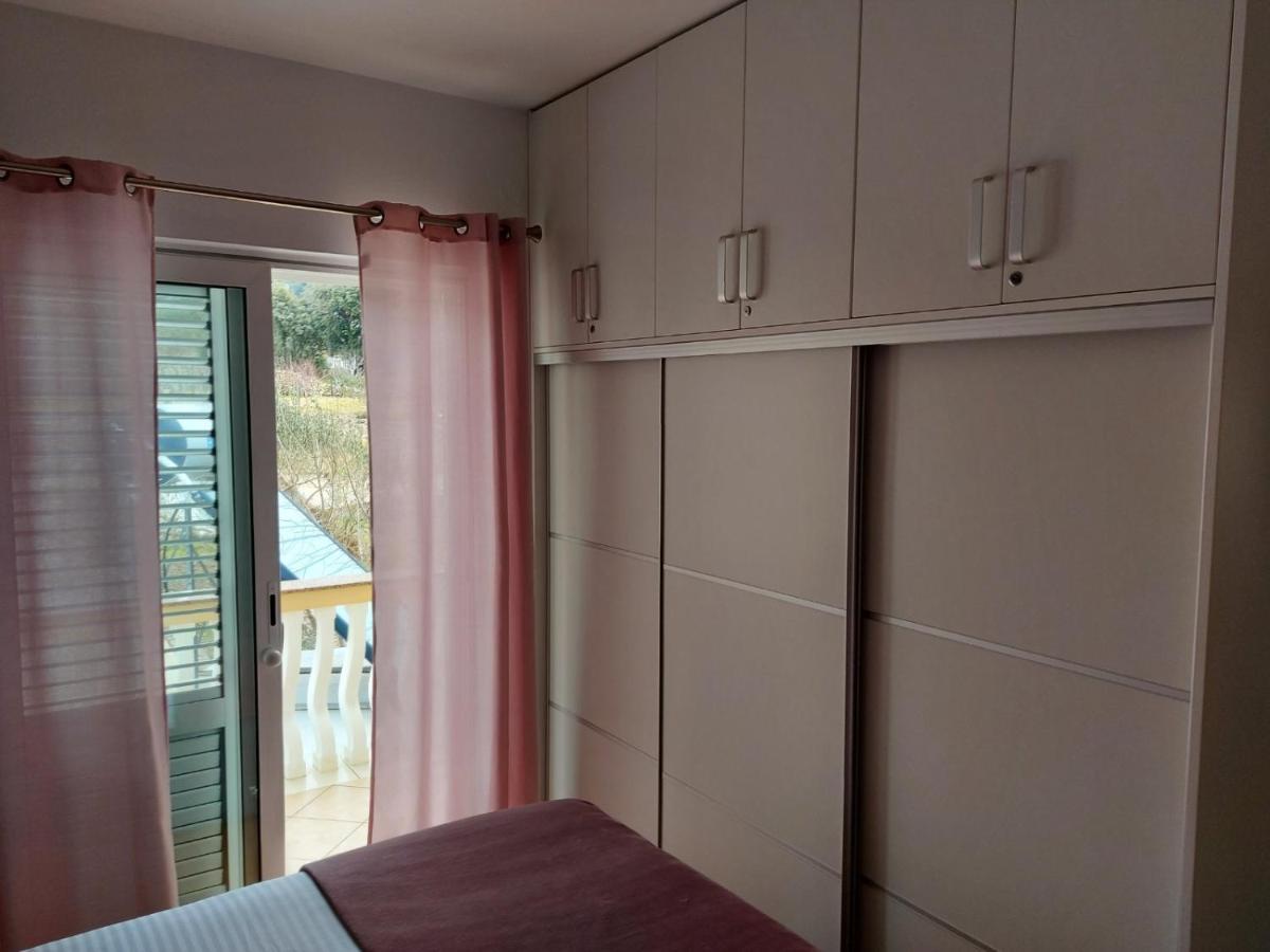 Apartman Larisa Apartment Kampor Exterior photo